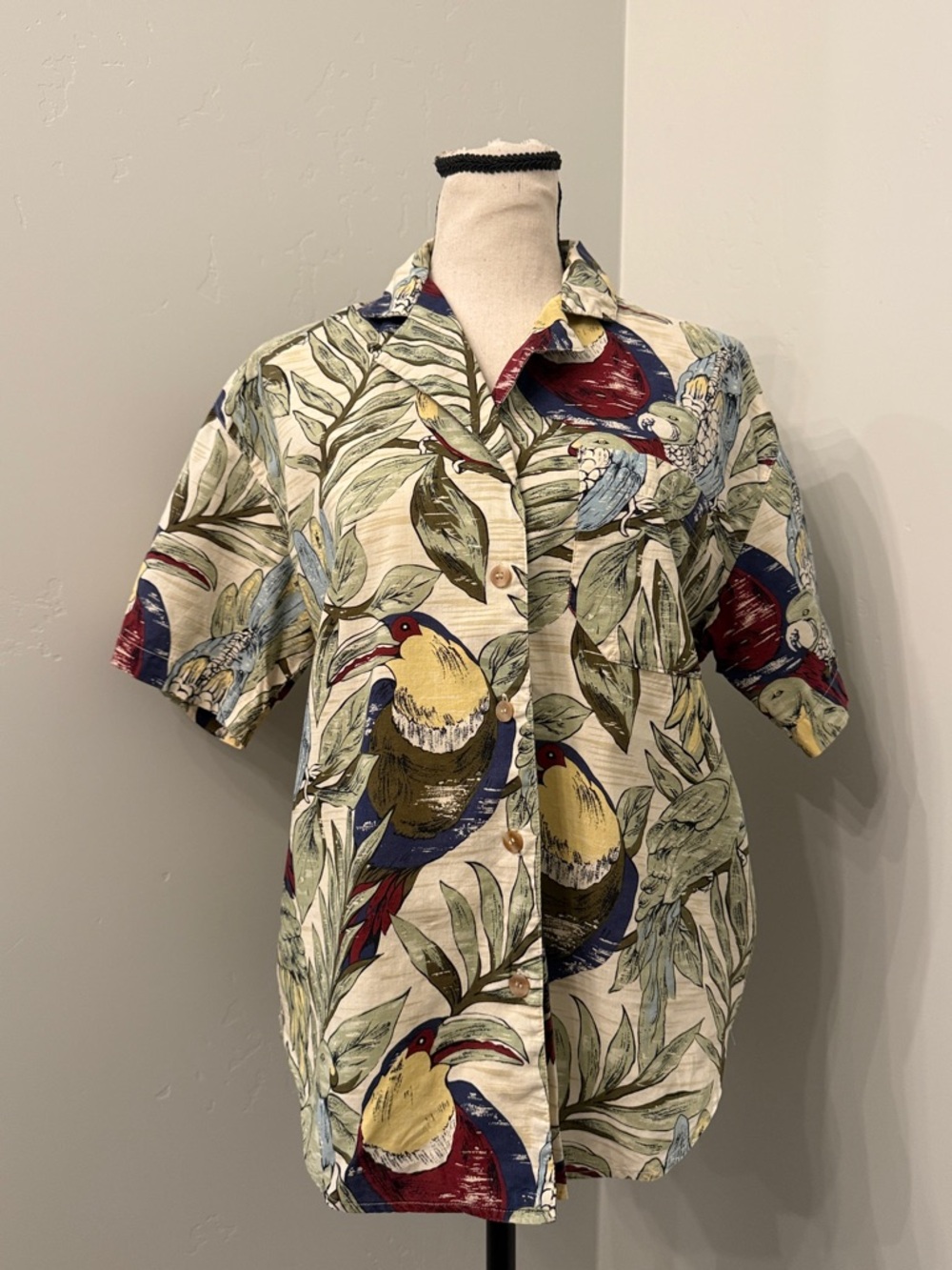 Vintage Tropical Bird Print Button Up Shirt Petite 4 Coastal Resort Aloha Style